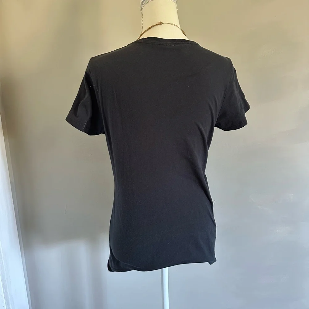 Multi color horse on black t shirt - Picture 4 of 5